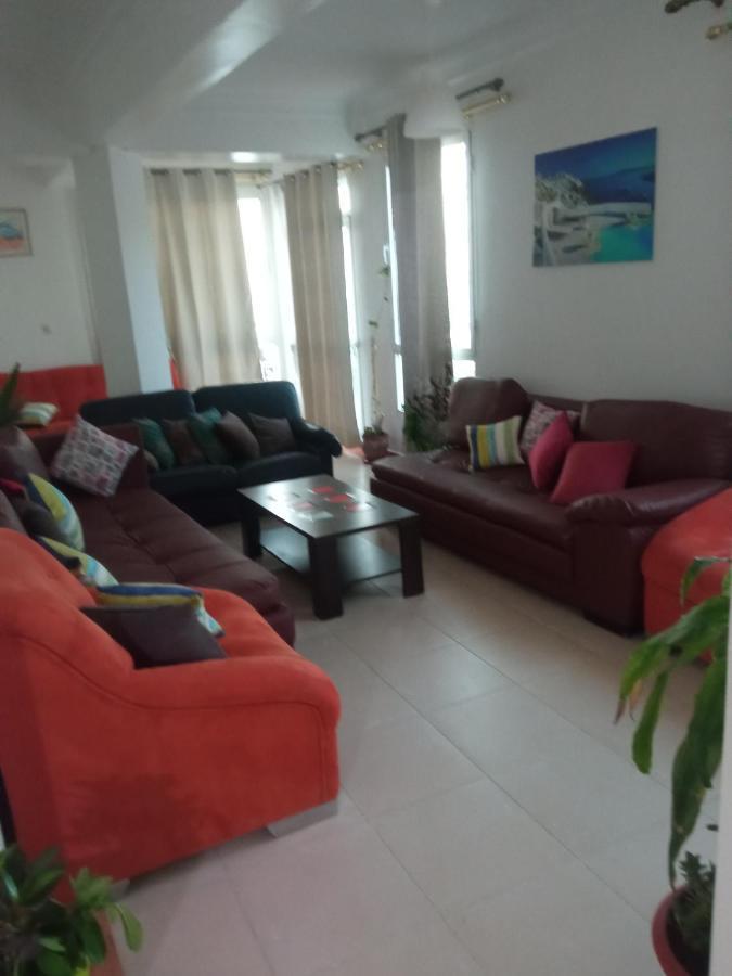 Appartement 2 Chbres Bord De Mer Avec Option Piscine Ete Avec Wifi Sur Corniche De Tanger Luaran gambar