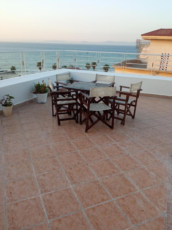 Appartement 2 Chbres Bord De Mer Avec Option Piscine Ete Avec Wifi Sur Corniche De Tanger Luaran gambar